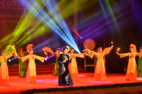 Chủ tịch IPU: “Chúng tôi luôn mang đất nước Việt Nam trong tim“ ảnh 6