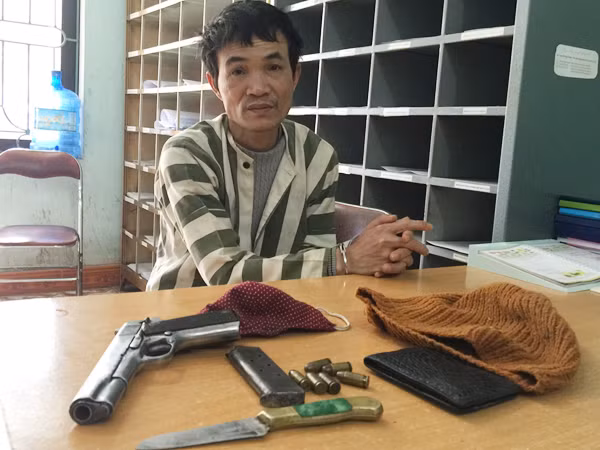 Bịt mặt, dùng súng cướp tài sản ảnh 1