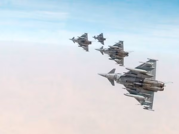 Chiến đấu cơ Typhoon của RAF thổi bay nơi ẩn náu của IS ở Syria ảnh 1