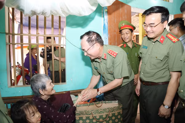Lời dặn của Bác giản dị, thiêng liêng, thấm đẫm tính nhân văn cao cả ảnh 4