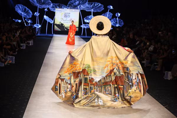 Lương Thế Thành - Thuý Diễm tái hiện "đám cưới" trên sàn catwalk ảnh 12