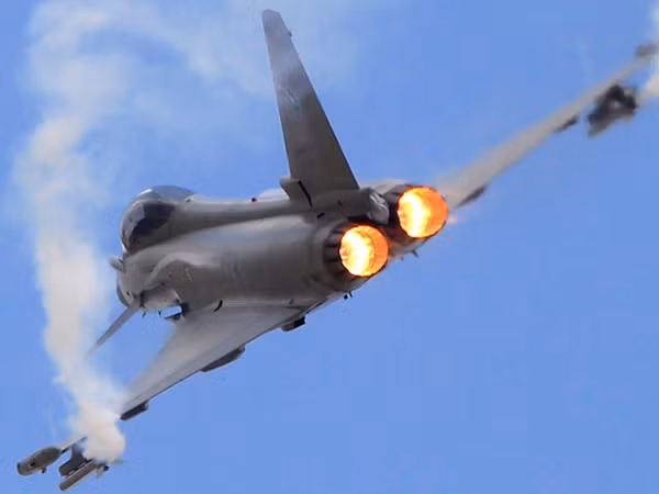 Pháp coi hành động ném bom IS ở Syria là tự vệ ảnh 1