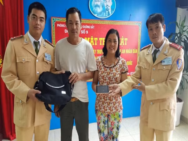 Cảm kích vì việc làm tốt của CSGT ảnh 1