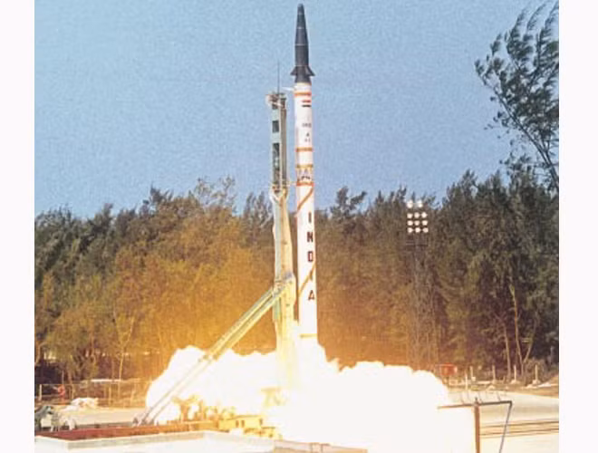 Mở đầu cho kỷ nguyên tên lửa đạn đạo chính là Agni-I. Loại tên lửa này được phát triển vào năm 2004.