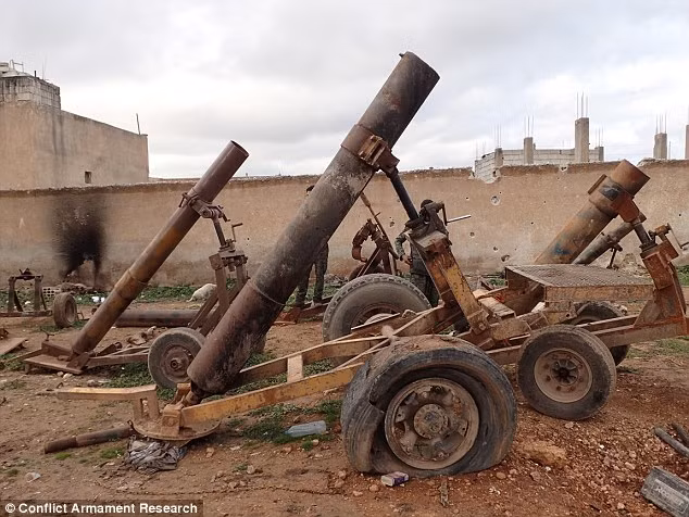 Bất ngờ trước kho vũ khí IS sử dụng trong cuộc chiến ở Kobani ảnh 2
