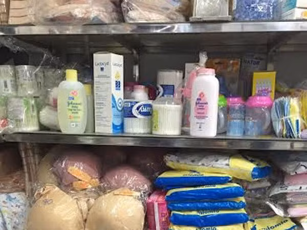 Lạm dụng phấn rôm tăng nguy cơ ung thư cho bé gái ảnh 1