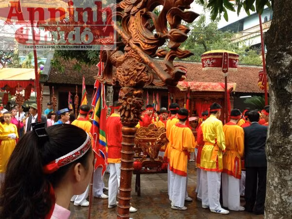 Lễ rước “hoành tráng” ở làng lụa lớn nhất nước ảnh 5