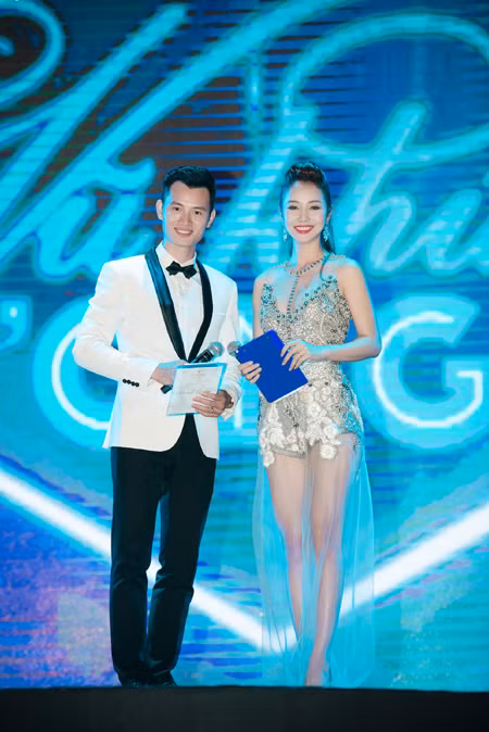 Jennifer Phạm diện đầm xuyên thấu, khoe chân dài gợi cảm ảnh 2