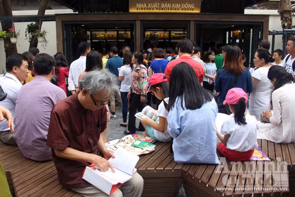 Những điều thú vị không thể bỏ qua ở phố sách Hà Nội ảnh 11 Những điều thú vị không thể bỏ qua ở phố sách Hà Nội ảnh 11