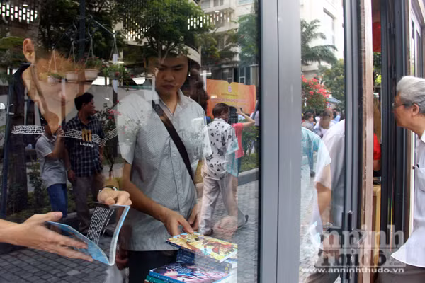 Những điều thú vị không thể bỏ qua ở phố sách Hà Nội ảnh 7