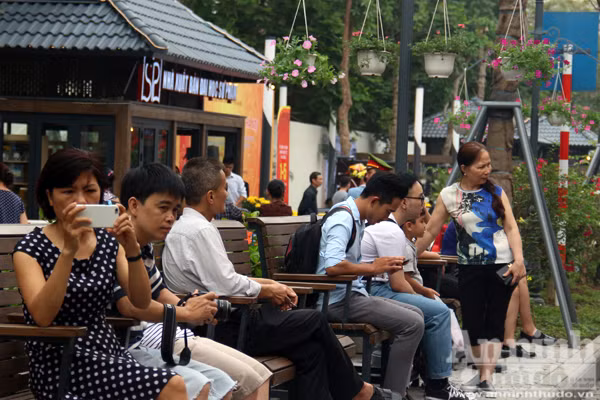 Những điều thú vị không thể bỏ qua ở phố sách Hà Nội ảnh 5 Những điều thú vị không thể bỏ qua ở phố sách Hà Nội ảnh 5