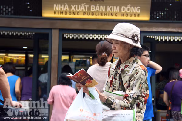 Những điều thú vị không thể bỏ qua ở phố sách Hà Nội ảnh 6 Những điều thú vị không thể bỏ qua ở phố sách Hà Nội ảnh 6