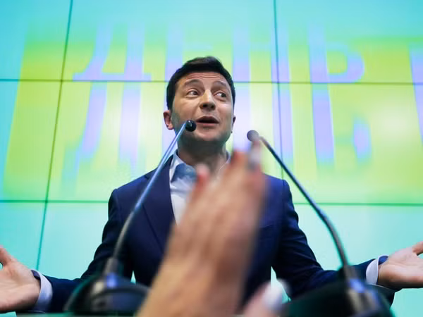 Dân Ukraine rất mong đợi sự thay đổi tích cực từ tân tổng thống Zelensky ảnh 1