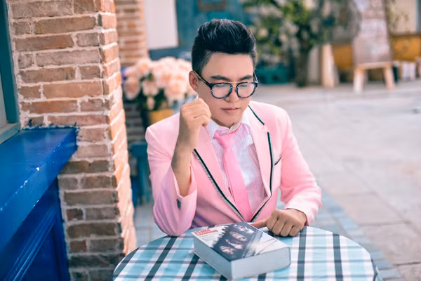 "Phù thuỷ" Tommy Nguyễn hoá thân thành mẫu nam hút mắt ảnh 4