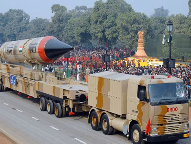 Đây là tên lửa Agni-III.