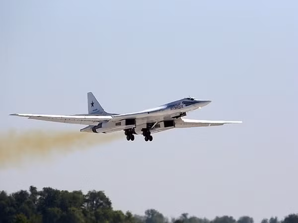 Tổng thống Putin tự hào khi nói về oanh tạc cơ mới Tupolev Tu-160 ảnh 1