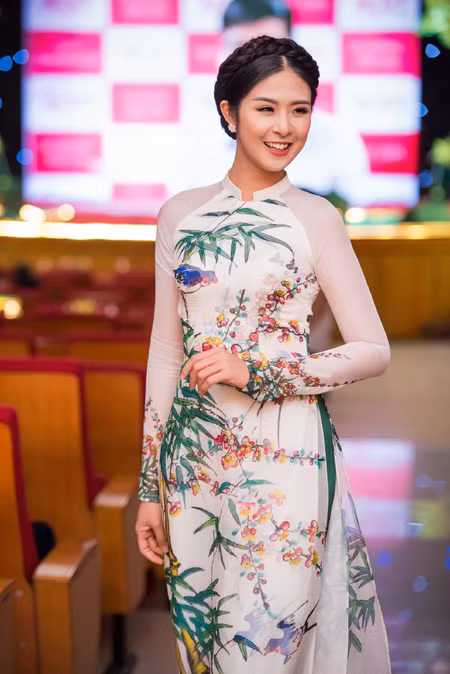 Ngọc Hân - Tố Như "đọ sắc" với phong cách thời trang đối lập ảnh 4