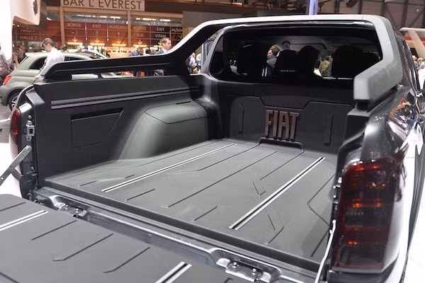 Xe bán tải Fiat Fullback: Thiết kế thể thao, bắt mắt ảnh 4