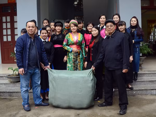 Mang chăn ấm đến với học sinh biên giới Hà Giang ảnh 1