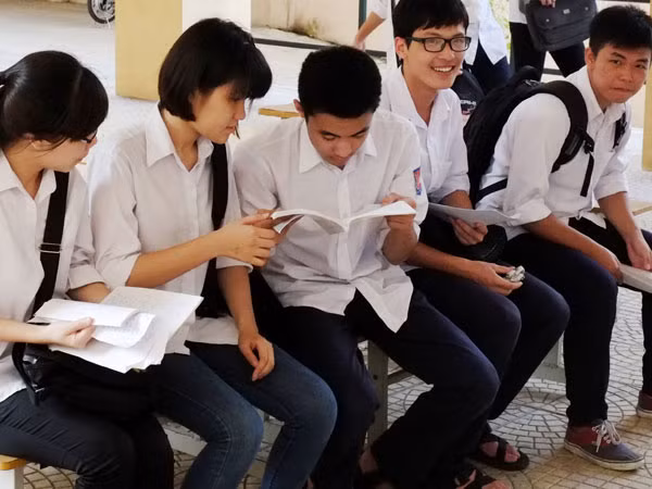 Ít thí sinh chọn môn Lịch sử, Sinh học ảnh 1