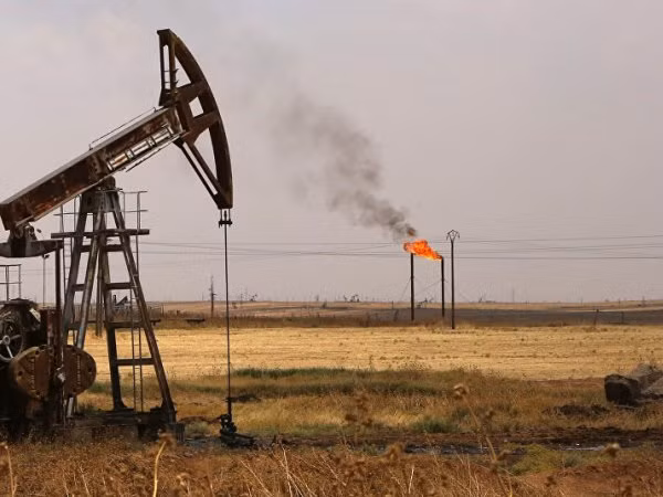 Thiết bị quân sự Mỹ đổ dồn đến các mỏ dầu ở Đông Bắc Syria ảnh 1