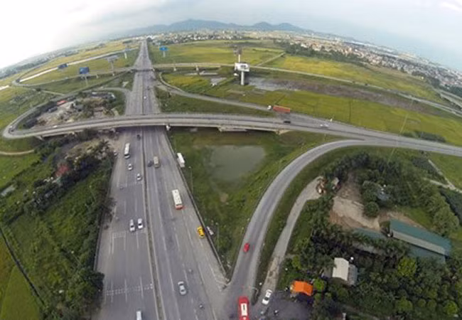 Tăng cường bảo đảm an toàn giao thông cao tốc Nội Bài-Lào Cai ảnh 1