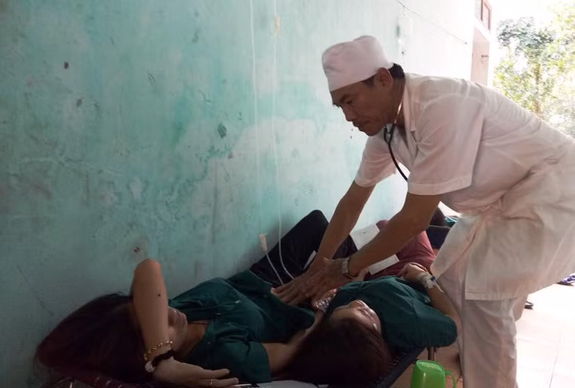 Hơn 50 công nhân nhà máy may nhập viện nghi bị ngộ độc thực phẩm ảnh 1 Hơn 50 công nhân nhà máy may nhập viện nghi bị ngộ độc thực phẩm ảnh 1