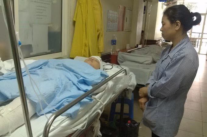 Cháu bé ngã từ tầng 10 đã qua cơn nguy kịch ảnh 1