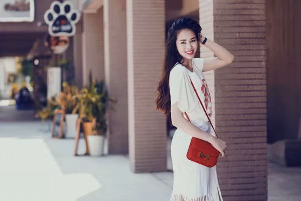 Diễn viên Sella Trương diện street style ấn tượng xuống phố ảnh 3