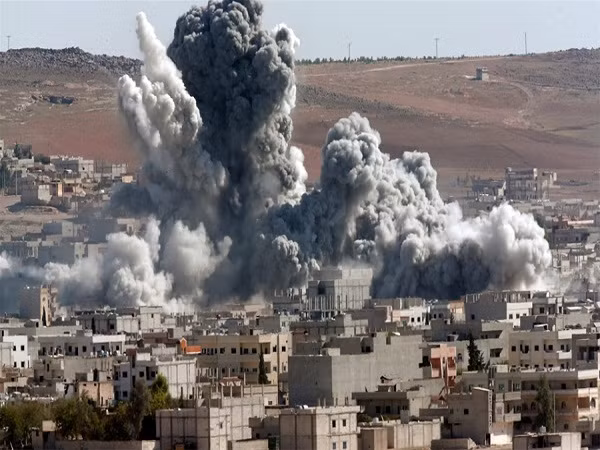 Nga: Các vụ không kích của Mỹ khiến hàng trăm thường dân Syria thương vong ảnh 1