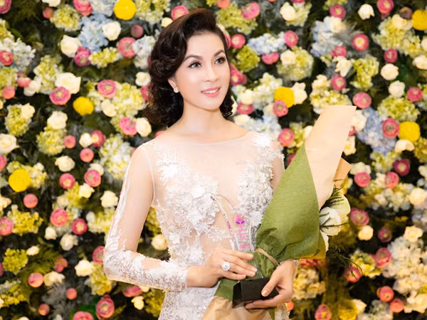 MC Thanh Mai lộng lẫy nhận giải thưởng "Người phụ nữ tài sắc" ảnh 8 MC Thanh Mai lộng lẫy nhận giải thưởng "Người phụ nữ tài sắc" ảnh 8