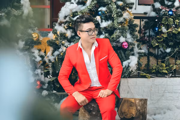 "Phù thuỷ" Tommy Nguyễn hoá thân thành mẫu nam hút mắt ảnh 10