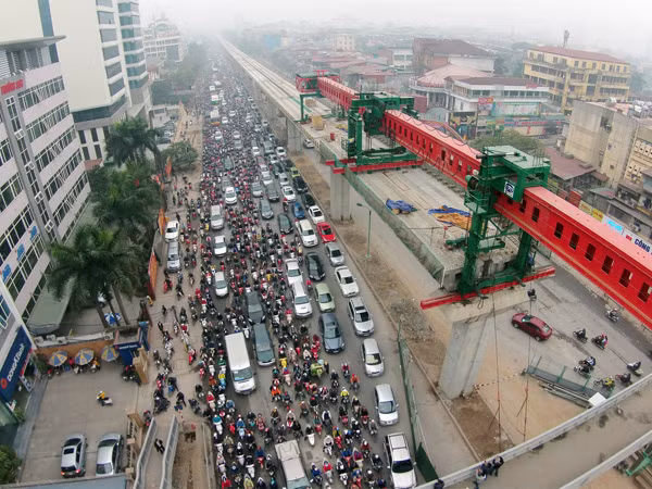 Ùn tắc kéo dài vì các đại công trường ảnh 1