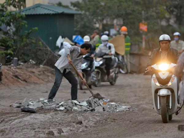Nguy cơ tai nạn trên con đường “ổ voi” ảnh 7
