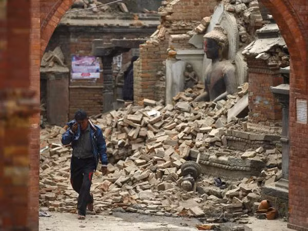 Thảm hoạ động đất tại Nepal: Số người chết đã lên tới 2.200 ảnh 3