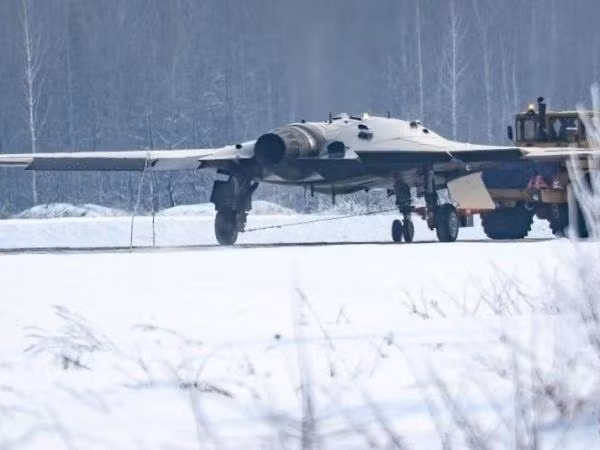 UAV hạng nặng Okhotnik của Nga thực hiện chuyến bay đầu tiên ảnh 1