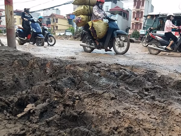 Nguy cơ tai nạn trên con đường “ổ voi” ảnh 4