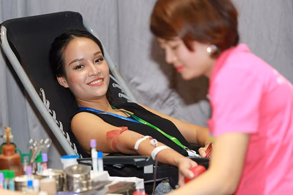 Tập đoàn FLC tổ chức hiến máu tình nguyện mừng sinh nhật 18 tuổi ảnh 5