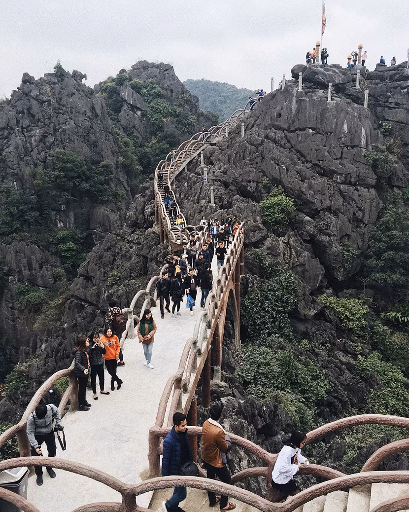 Sở Du lịch Ninh Bình đề nghị tháo dỡ công trình "khủng" xâm phạm di sản Tràng An ảnh 1 Sở Du lịch Ninh Bình đề nghị tháo dỡ công trình "khủng" xâm phạm di sản Tràng An ảnh 1