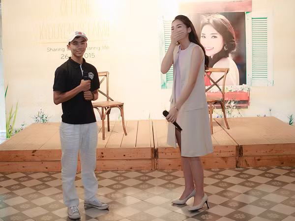 Hoa hậu Kỳ Duyên ngại ngùng trước màn tỏ tình của fan ảnh 4