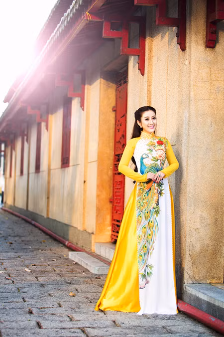 MC Kim Trang rạng ngời lên chùa cầu… duyên ảnh 1