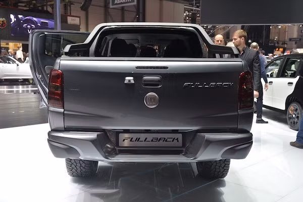 Xe bán tải Fiat Fullback: Thiết kế thể thao, bắt mắt ảnh 3