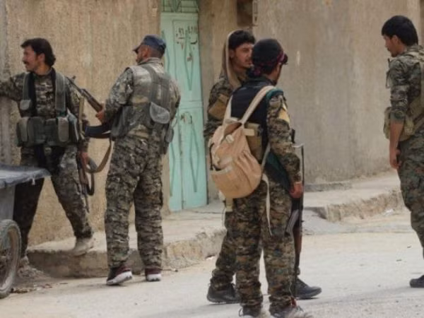 SDF bắt giữ 5 thành viên IS ở Đông Deir Ezzor ảnh 1