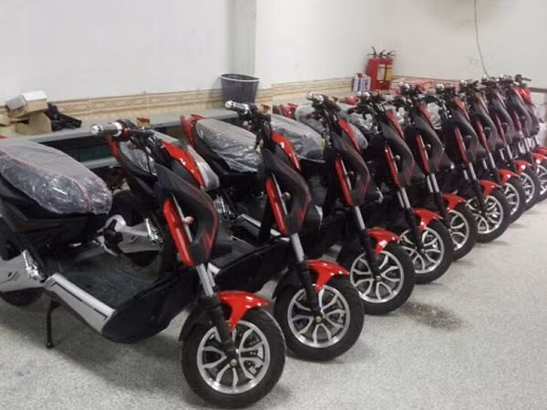 Tạm giữ 16 xe máy điện không đủ điều kiện lưu thông ảnh 1