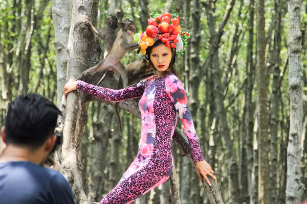 Vietnam’s Next Top Model "gây sốt" với buổi chụp hình đặc biệt đầy thử thách ảnh 3