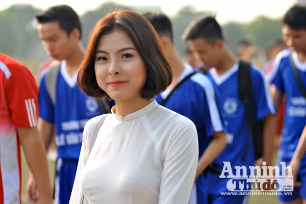 Nữ sinh Hà Nội rạng rỡ ngày khai mạc giải bóng đá học sinh THPT ảnh 3