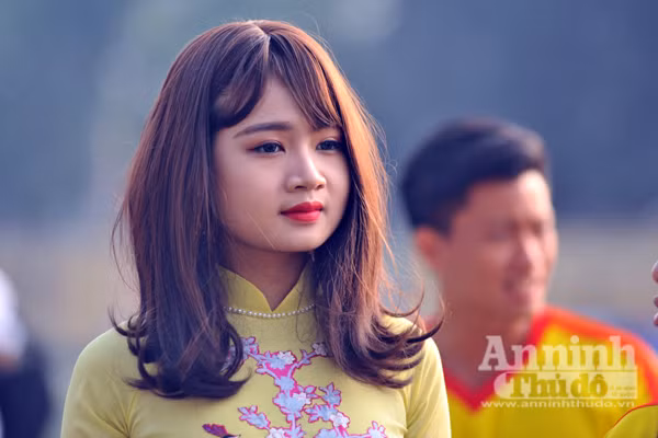 Nữ sinh Hà Nội rạng rỡ ngày khai mạc giải bóng đá học sinh THPT ảnh 7