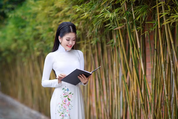 Á khôi "Người đẹp xứ Dừa" Xuân An rạng ngời với áo dài ảnh 7