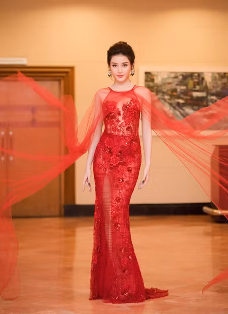 Á hậu Huyền My táo bạo với phong cách xuyên thấu ảnh 4 Á hậu Huyền My táo bạo với phong cách xuyên thấu ảnh 4