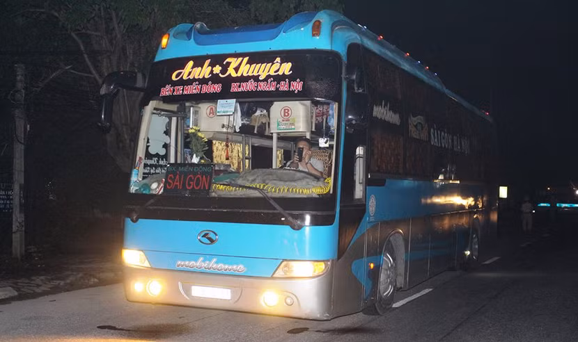Bị kiểm tra xe, tài xế cố thủ giữa đường suốt 4 giờ, gây ách tắc kéo dài ảnh 1